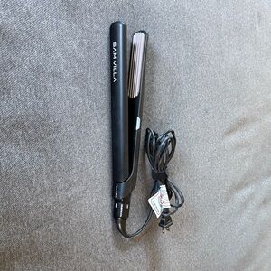 Sam Villa Texture Iron